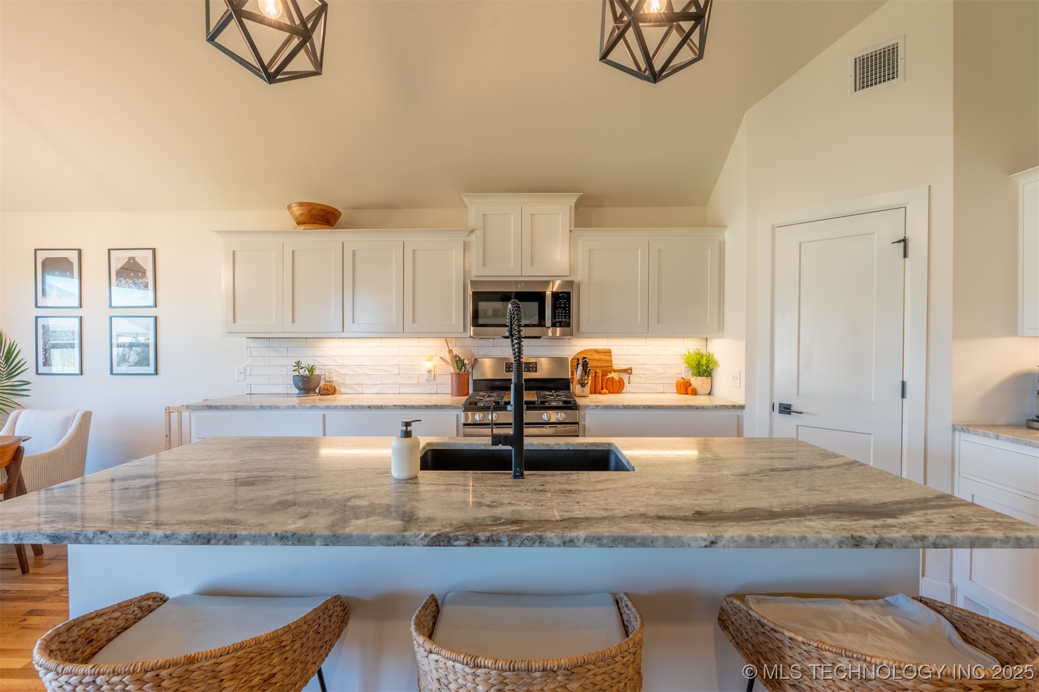 10930 S 276th East Avenue Property Photo 10