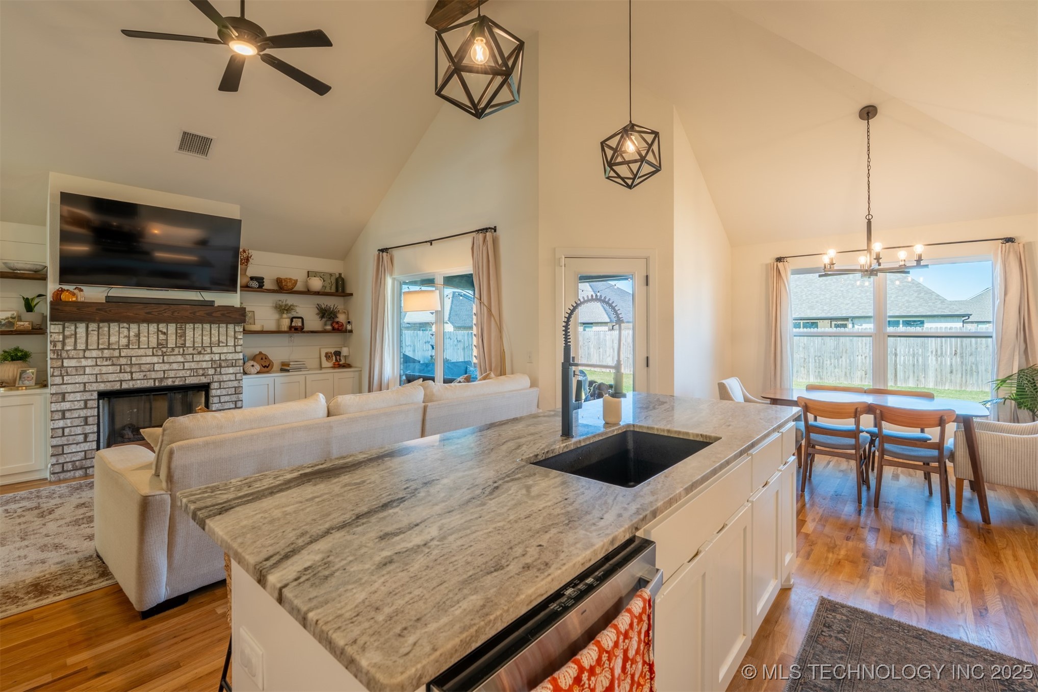 10930 S 276th East Avenue Property Photo 13