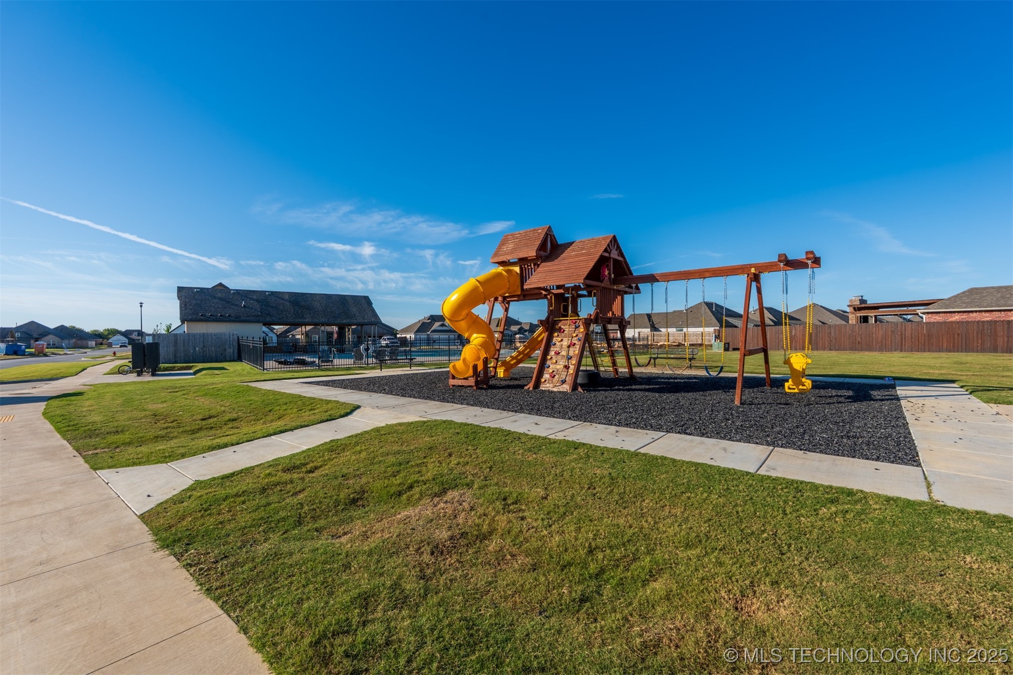 10930 S 276th East Avenue Property Photo 32