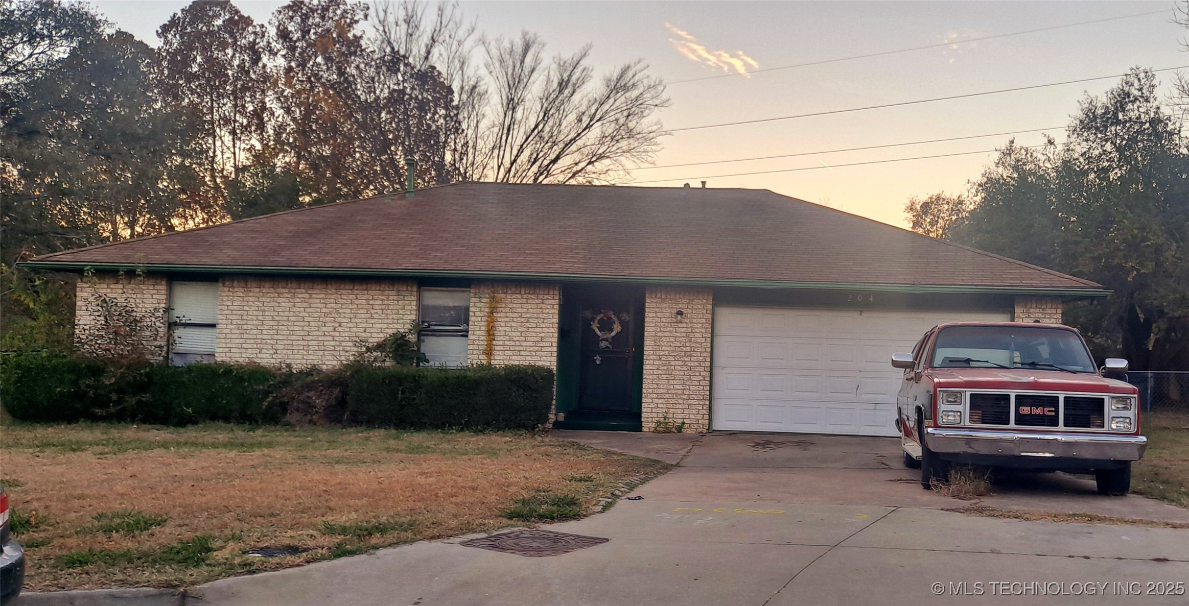 204 E Marshall Court Property Photo 1