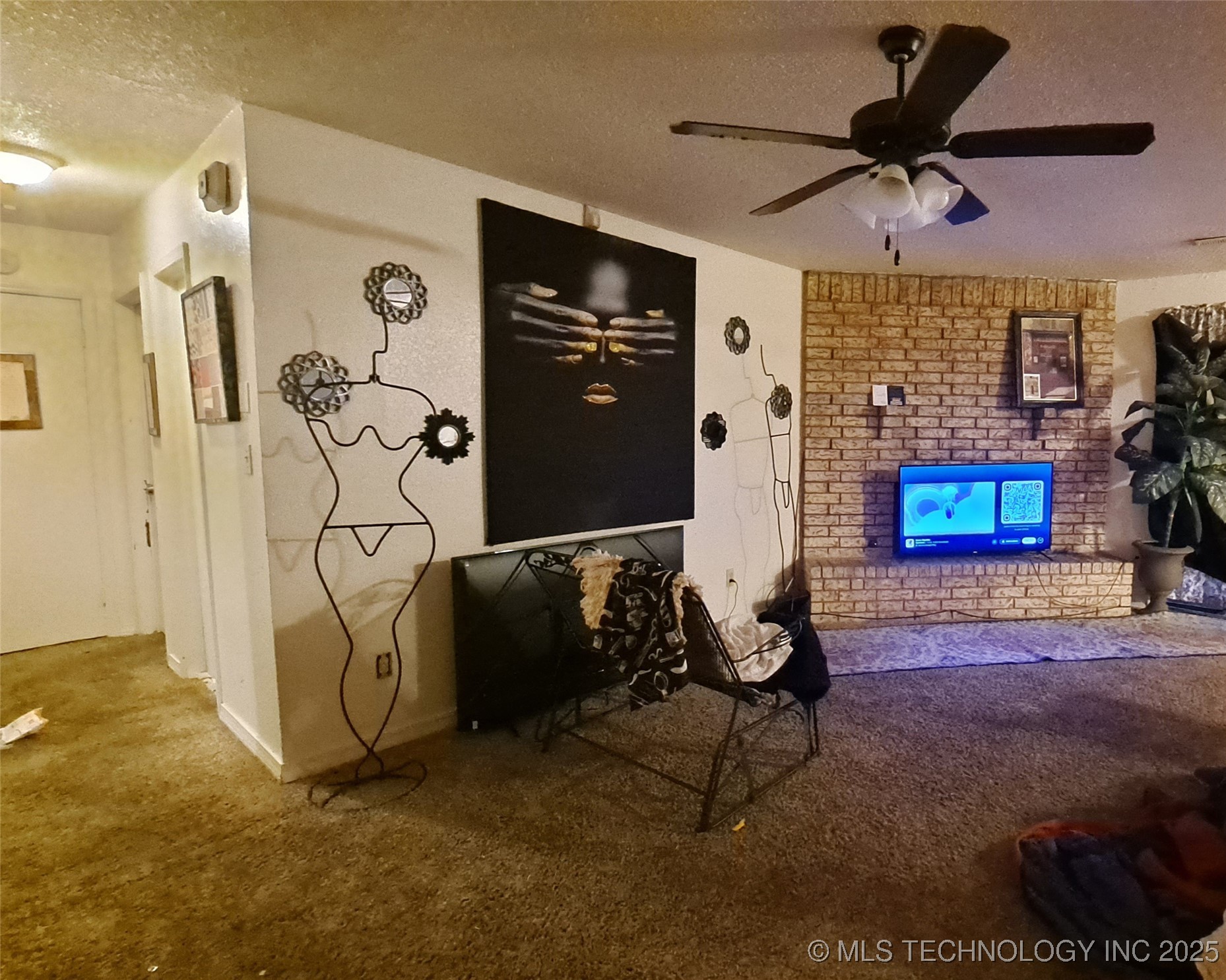 204 E Marshall Court Property Photo 3