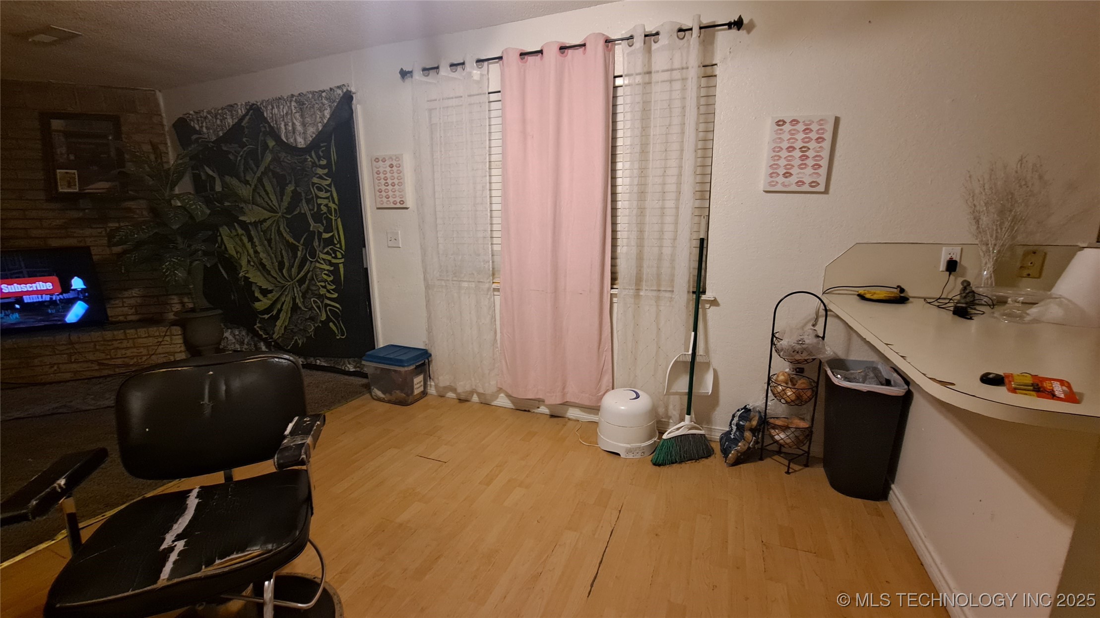 204 E Marshall Court Property Photo 11