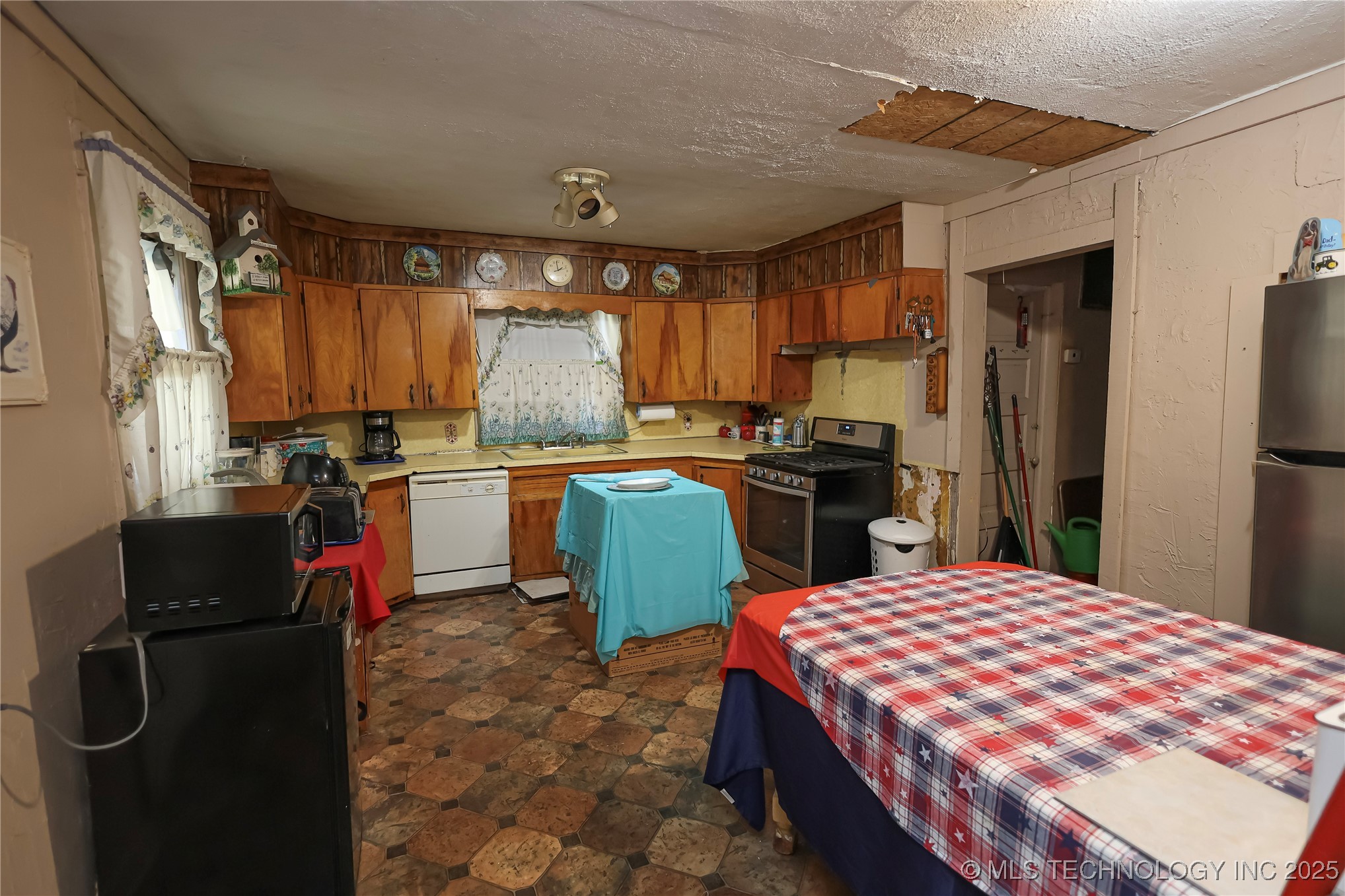 1339 N Richmond Avenue Property Photo 4