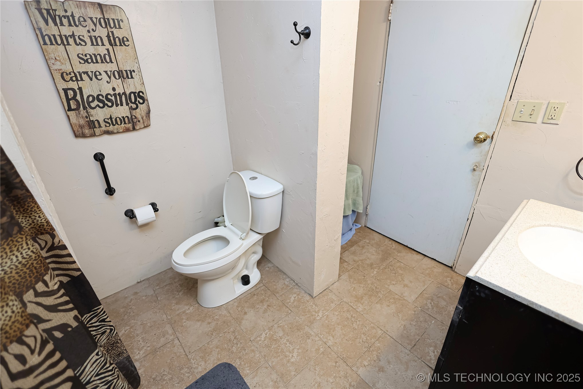 1339 N Richmond Avenue Property Photo 8