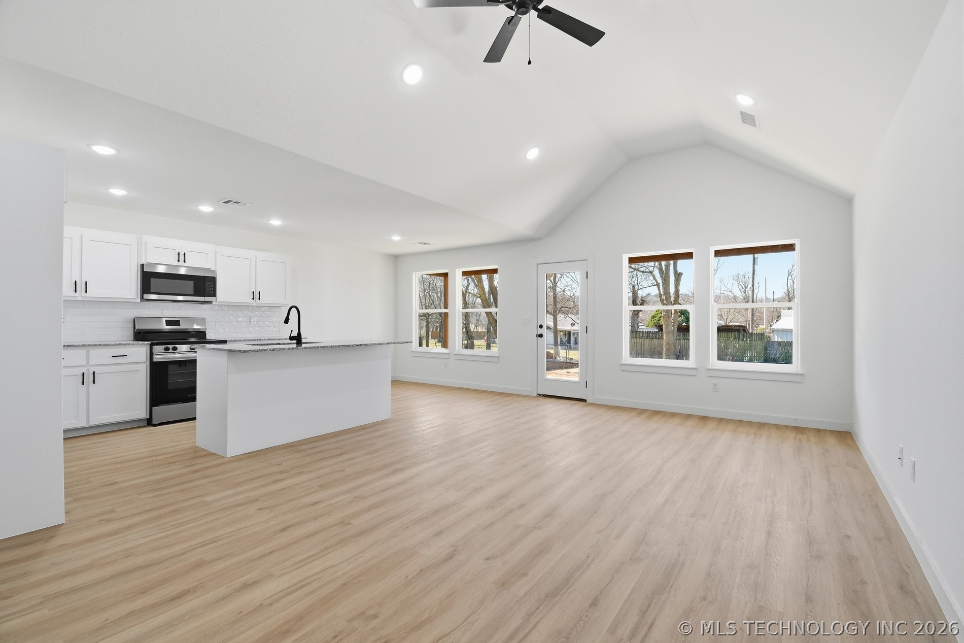 112 S Stark Street Property Photo 4