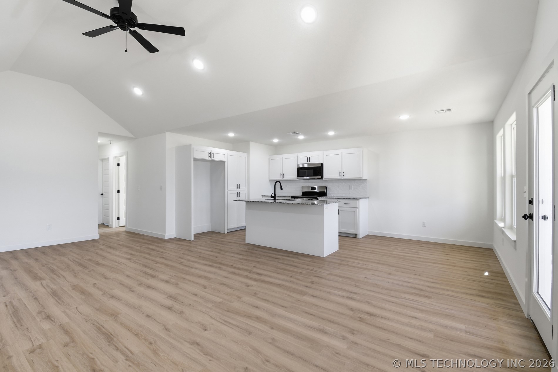 112 S Stark Street Property Photo 6