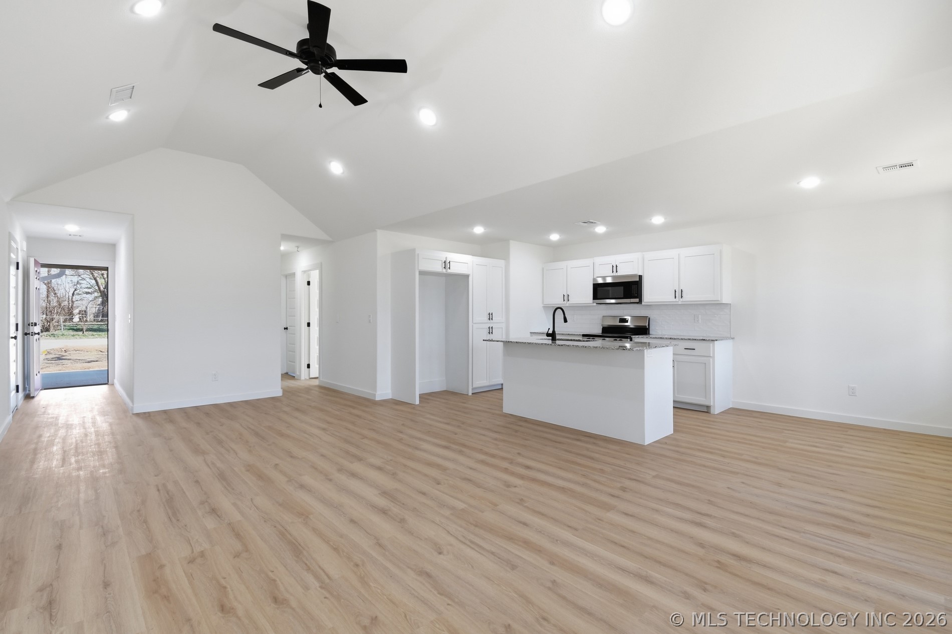 112 S Stark Street Property Photo 7