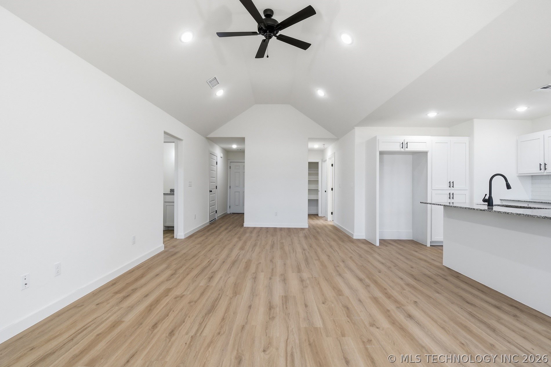 112 S Stark Street Property Photo 8