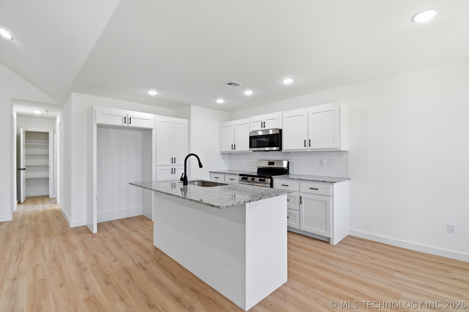 112 S Stark Street Property Photo 11