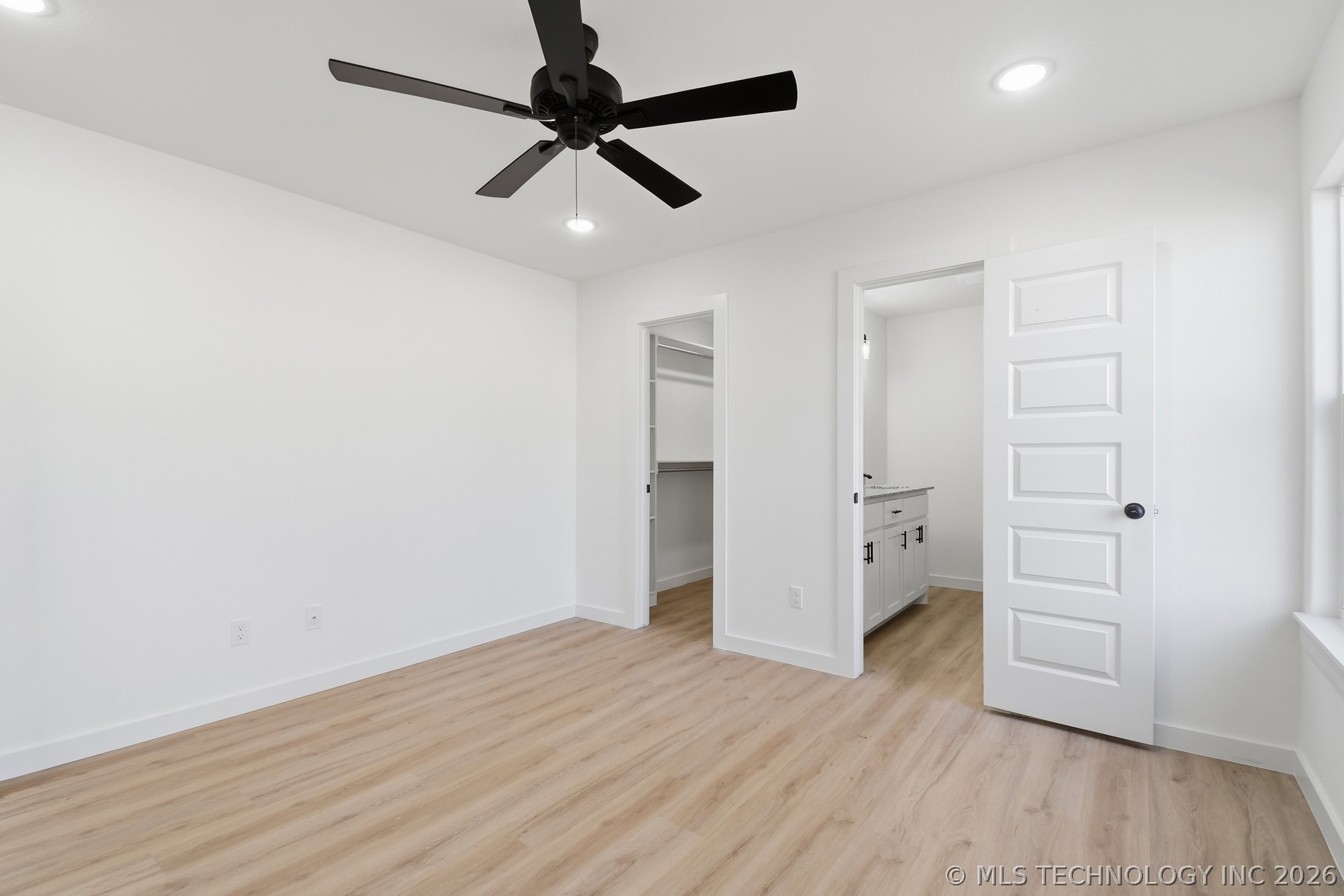 112 S Stark Street Property Photo 14