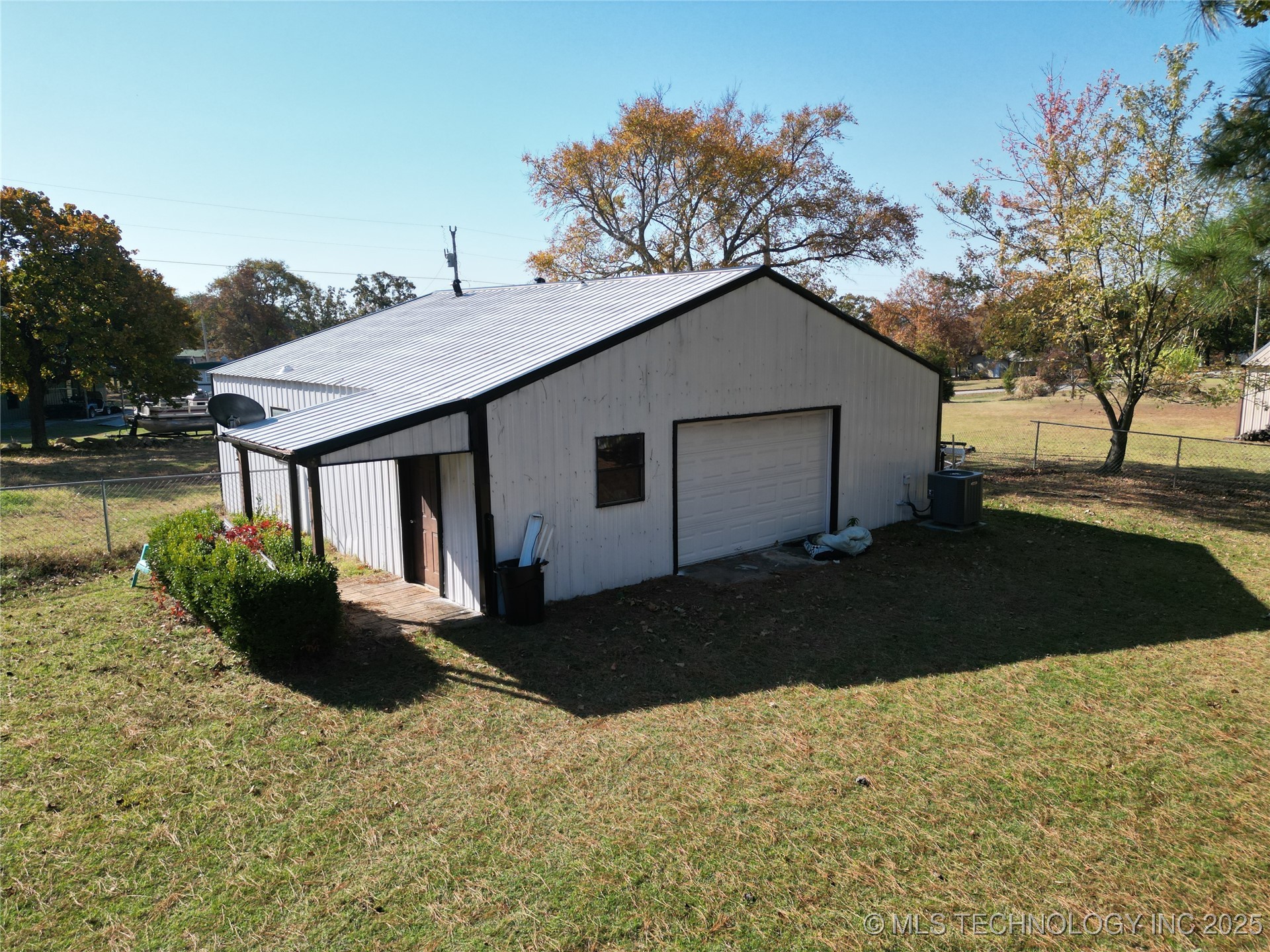 429844 E 1156 Road Property Photo 4