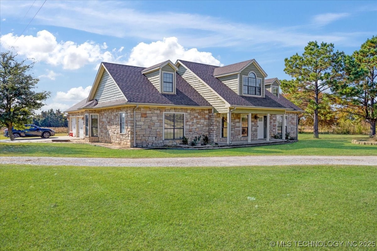 1061 Simons Road Property Photo 3