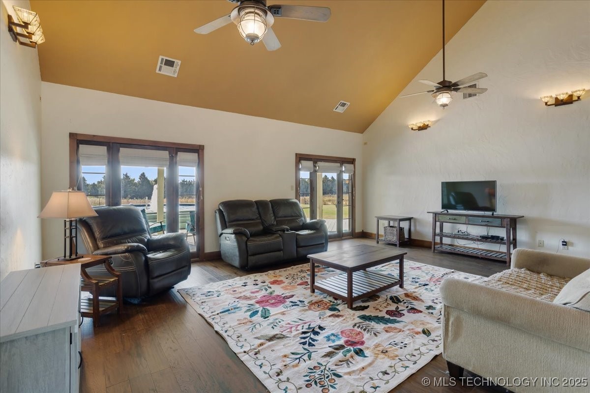 1061 Simons Road Property Photo 4