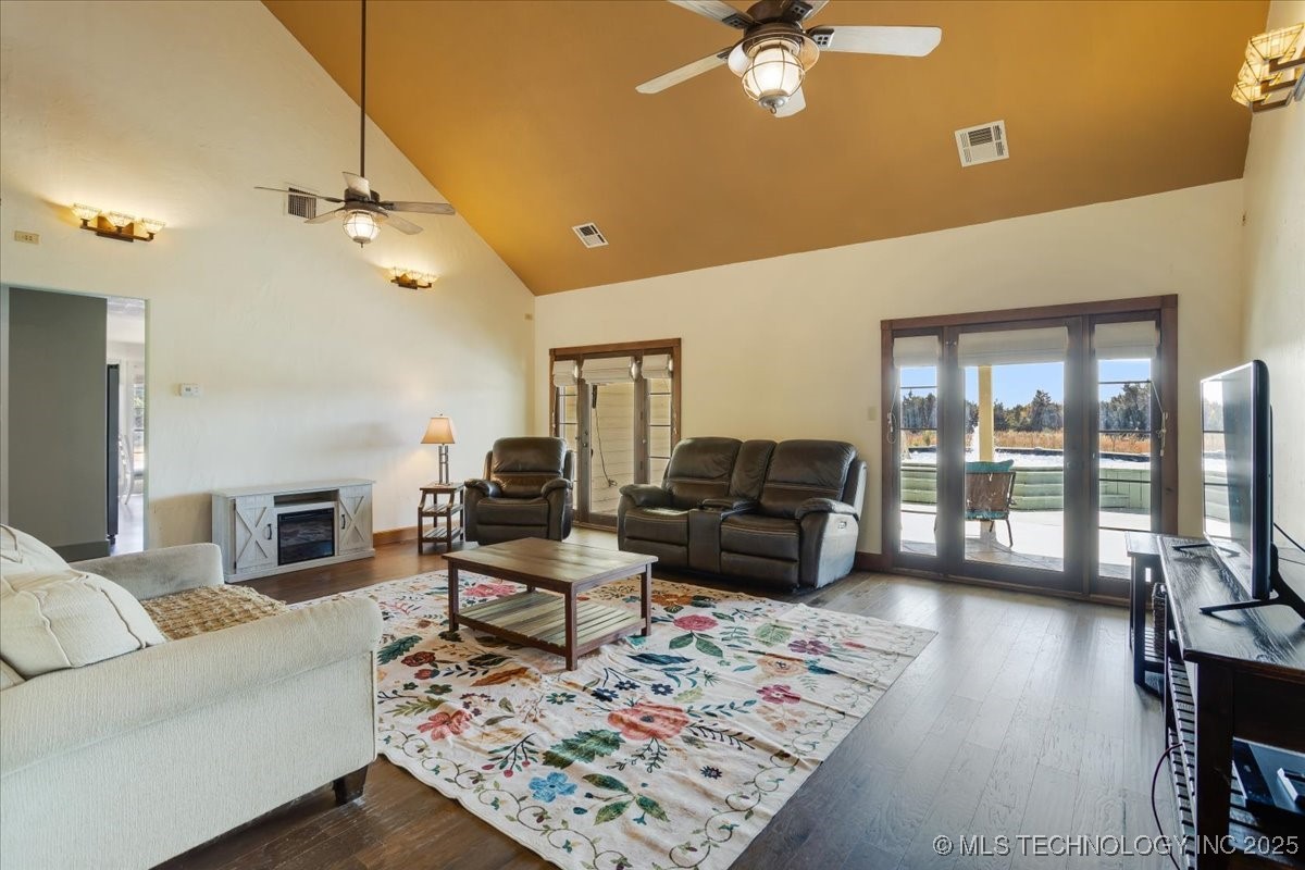 1061 Simons Road Property Photo 6