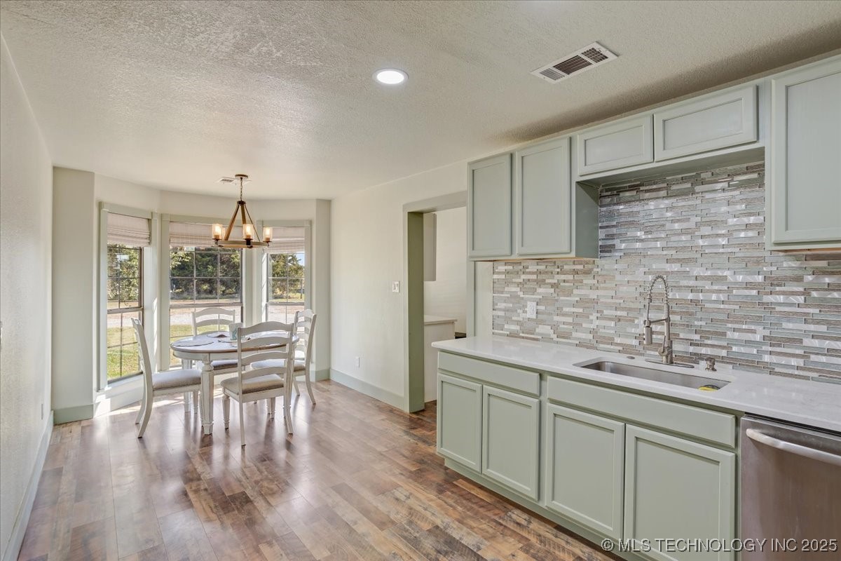 1061 Simons Road Property Photo 8