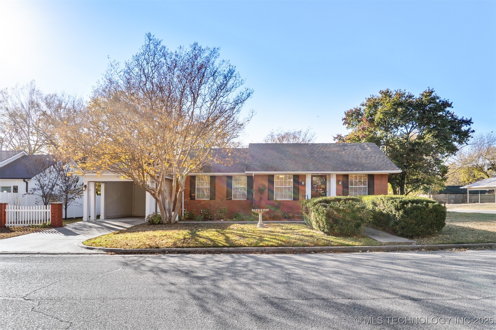 923 N 12th Avenue Property Photo 1