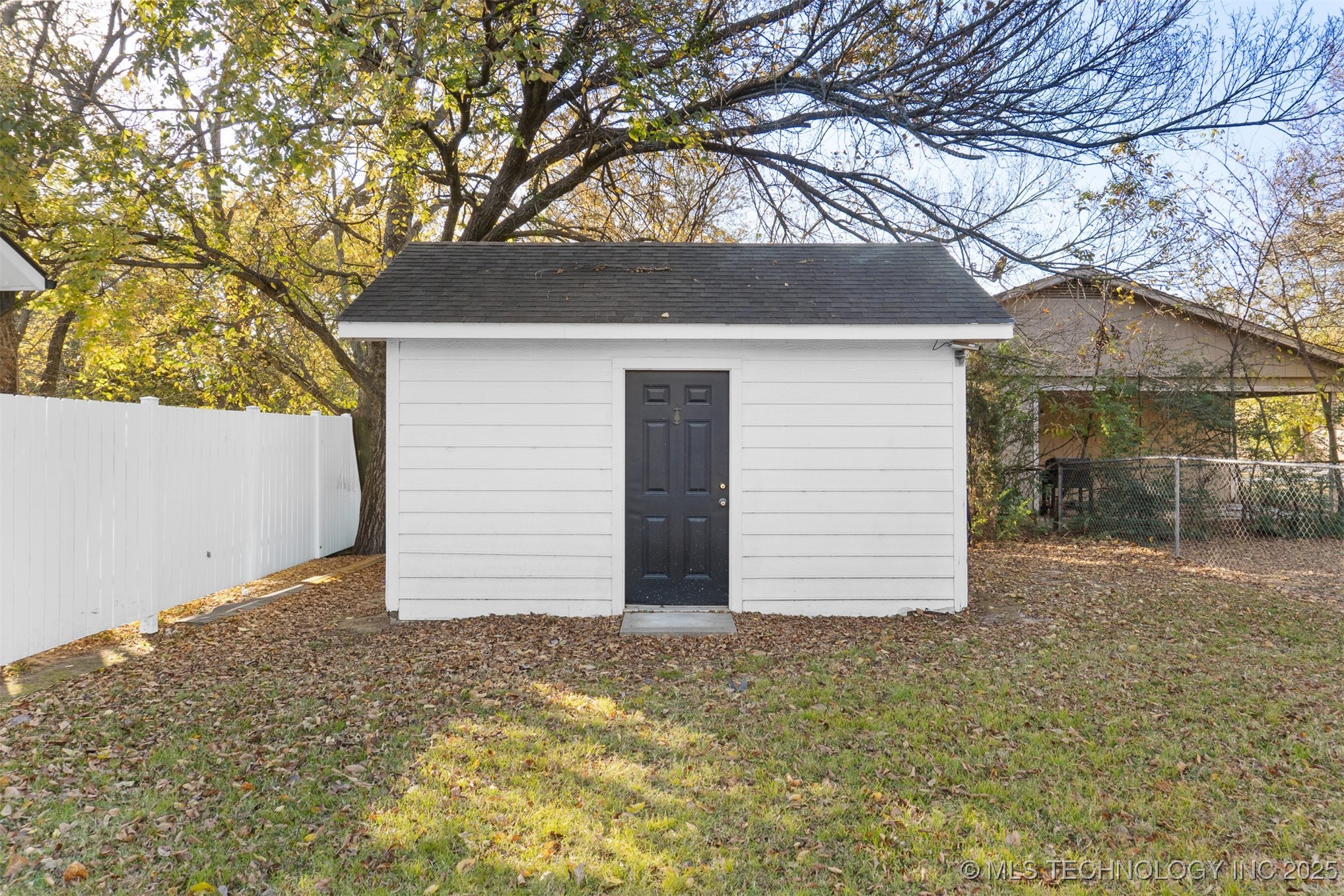 923 N 12th Avenue Property Photo 5