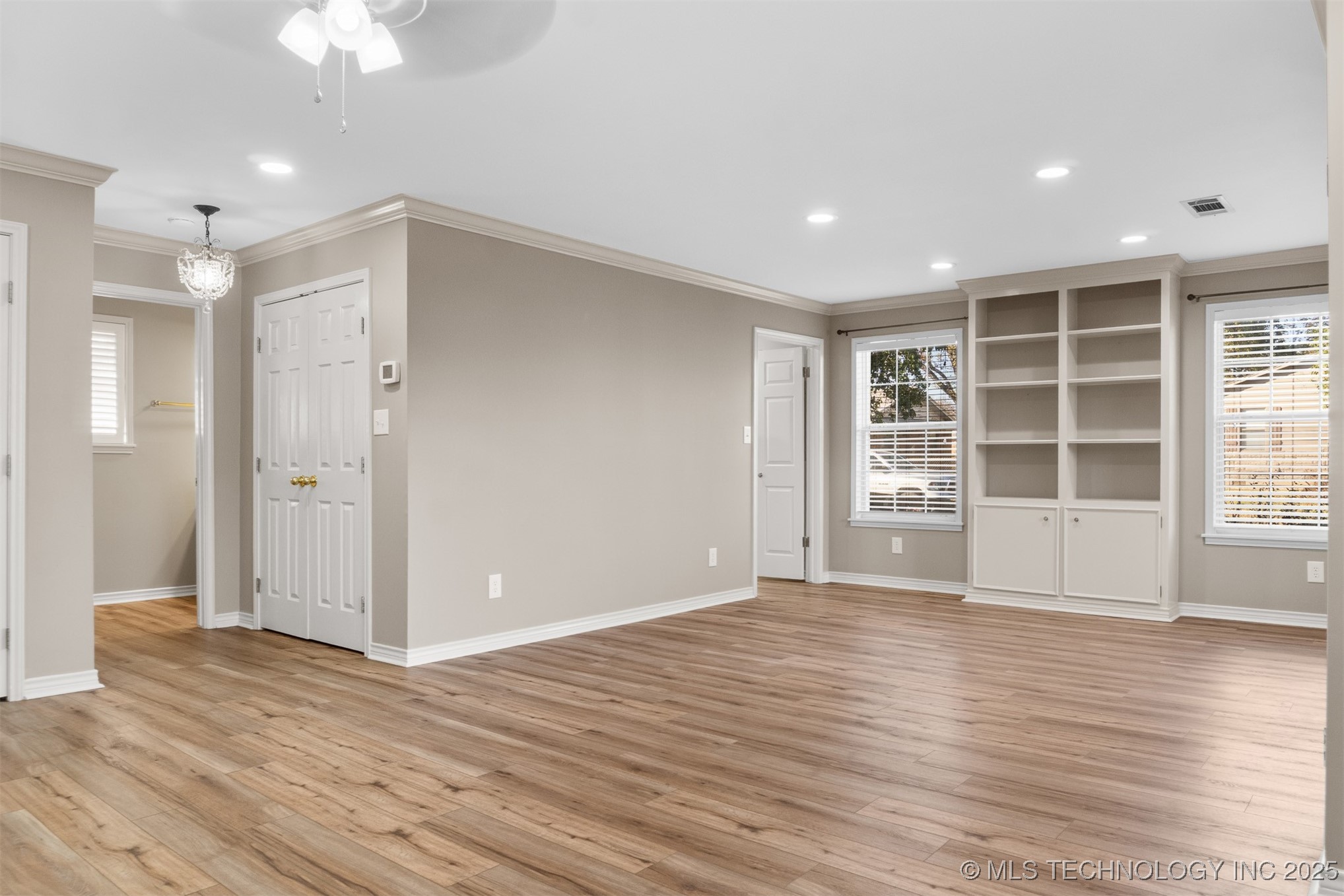 923 N 12th Avenue Property Photo 6