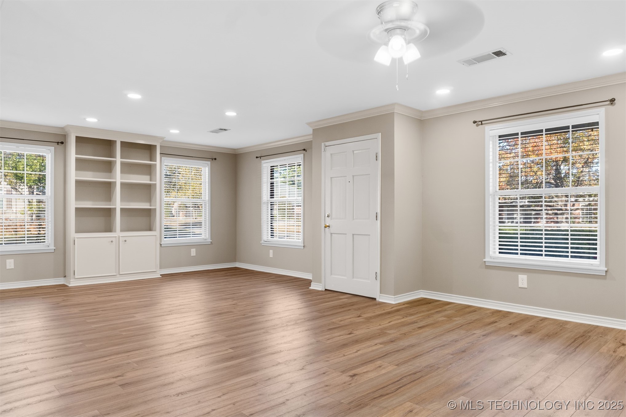 923 N 12th Avenue Property Photo 7