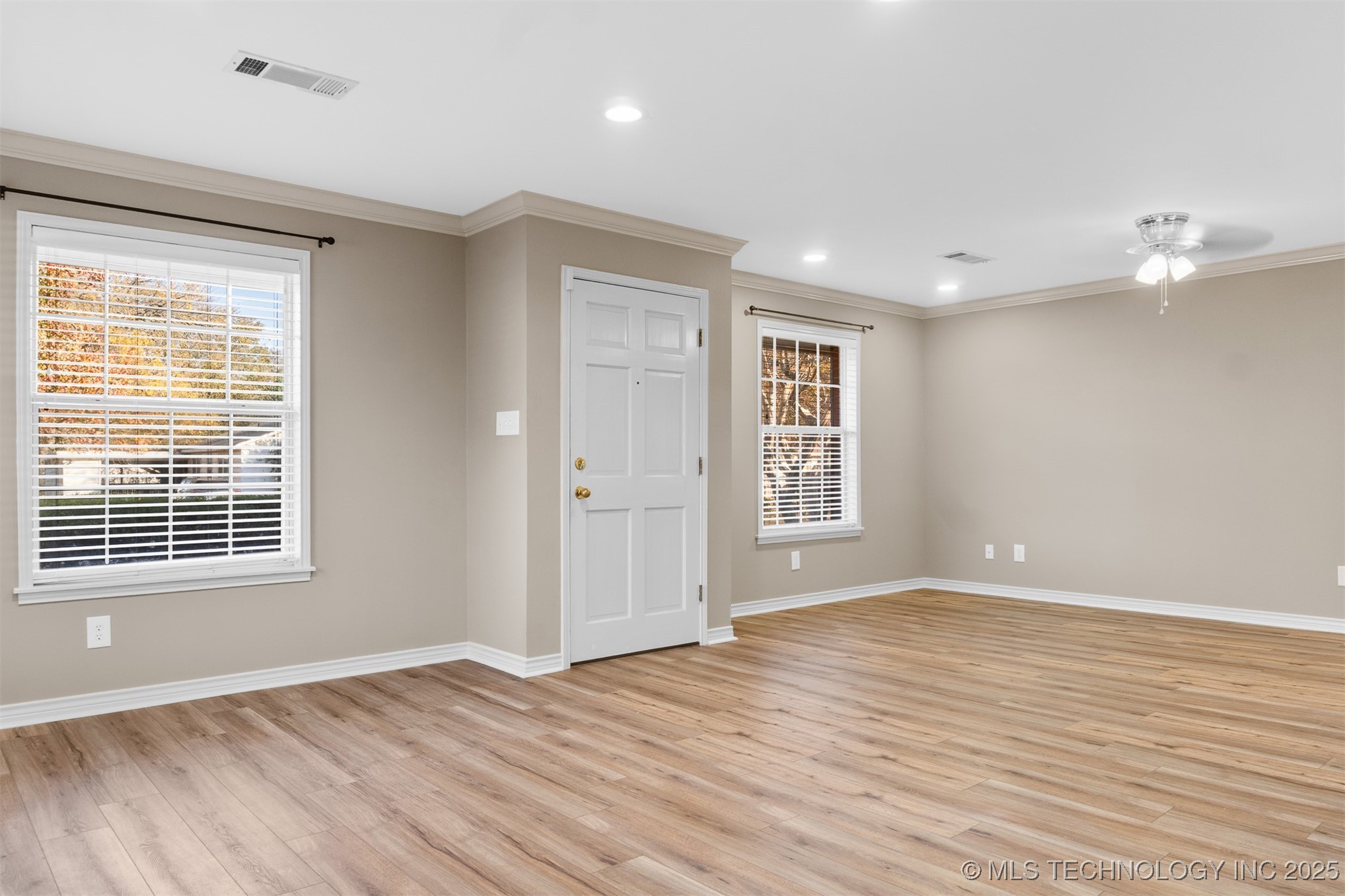 923 N 12th Avenue Property Photo 9