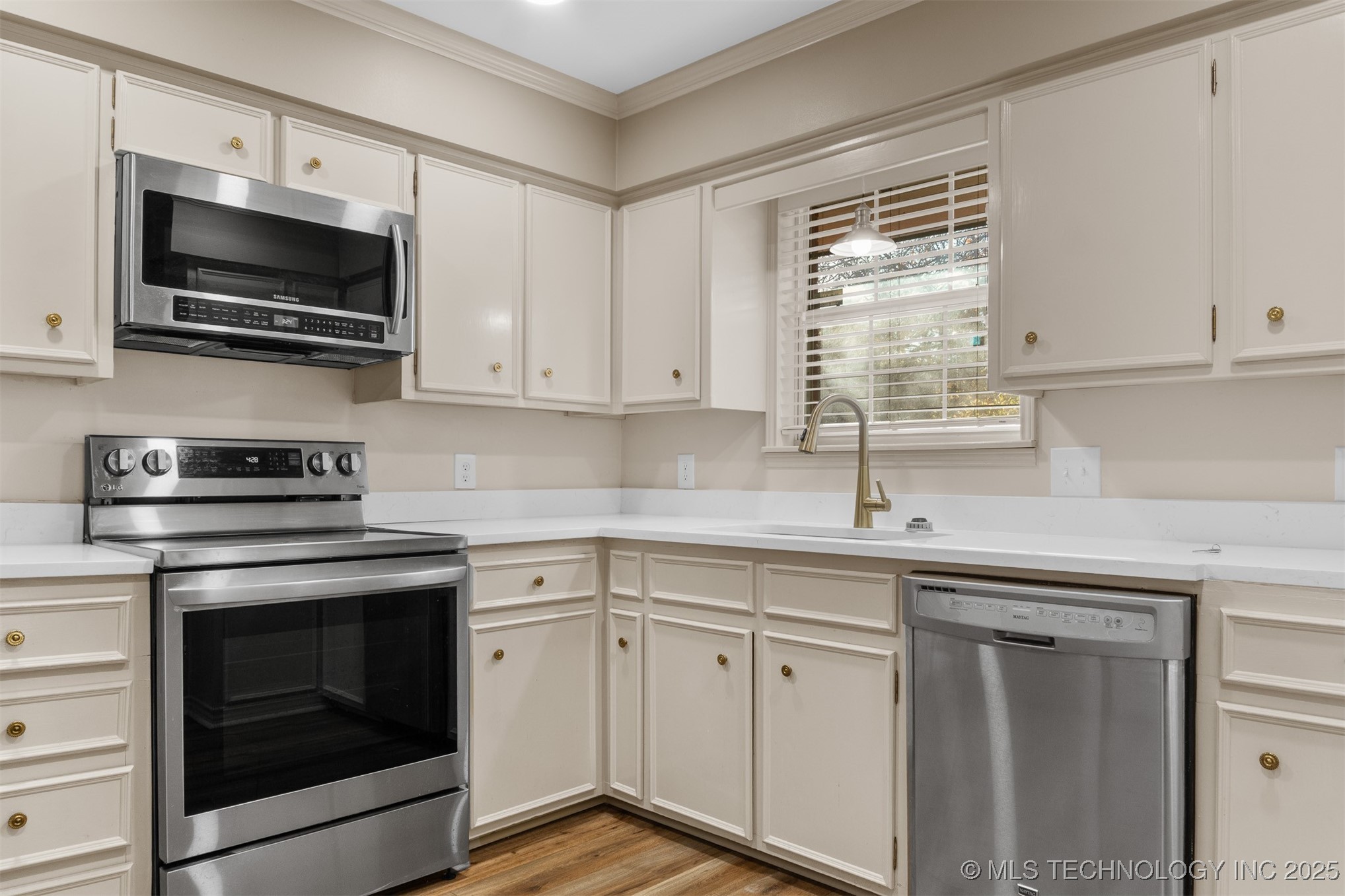 923 N 12th Avenue Property Photo 10