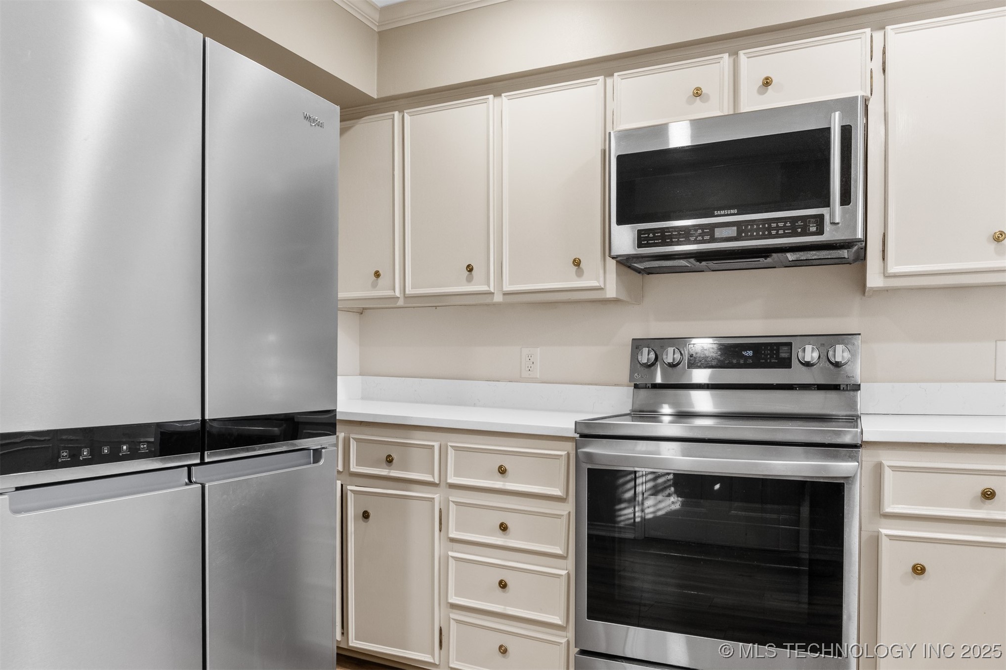 923 N 12th Avenue Property Photo 11