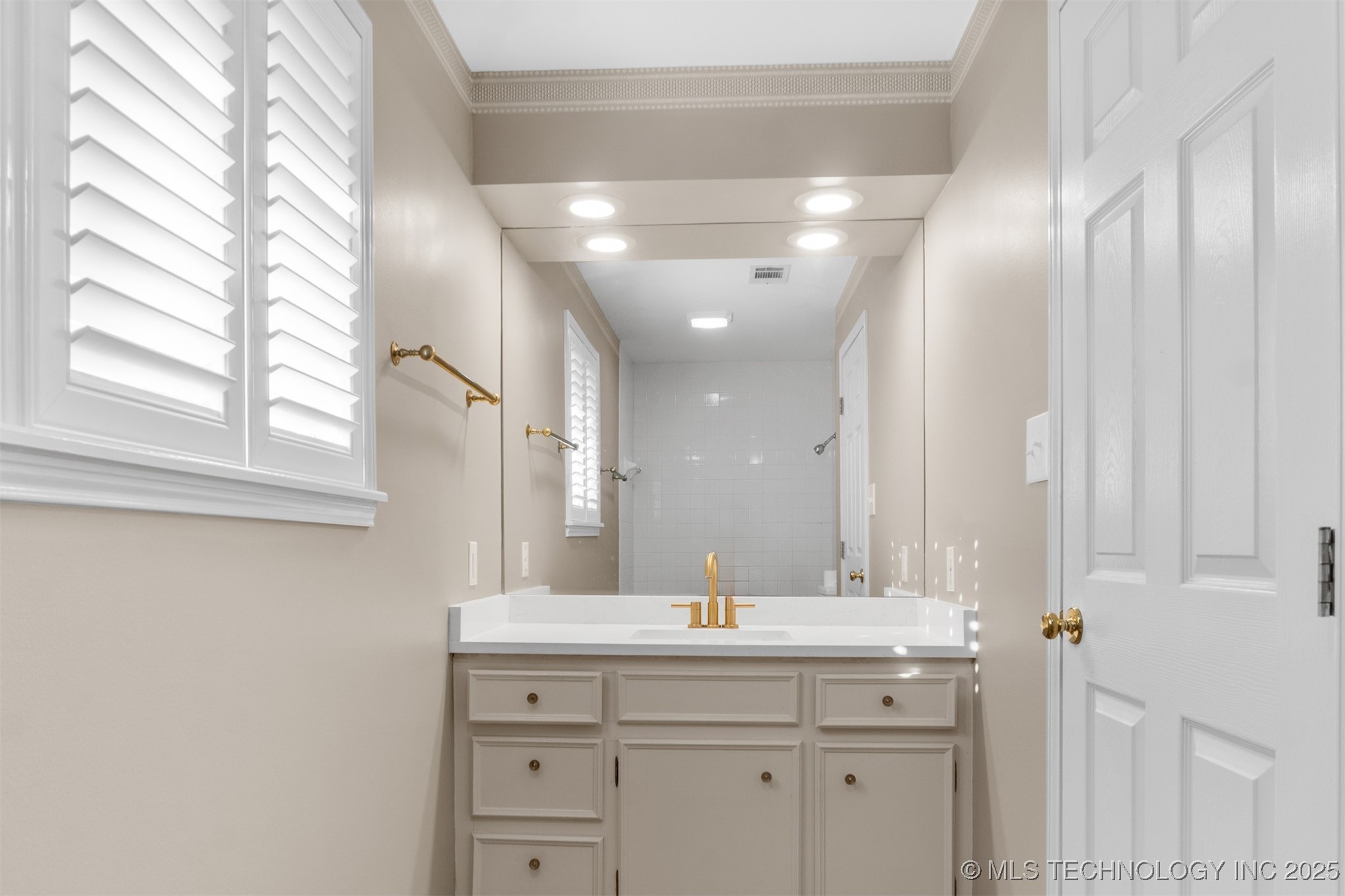 923 N 12th Avenue Property Photo 13