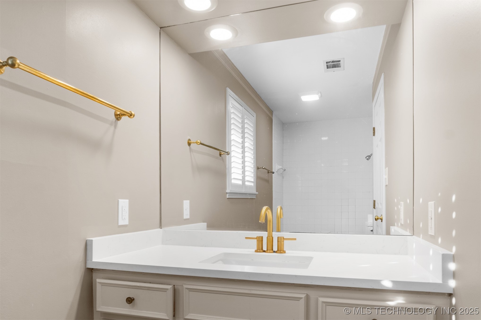 923 N 12th Avenue Property Photo 14