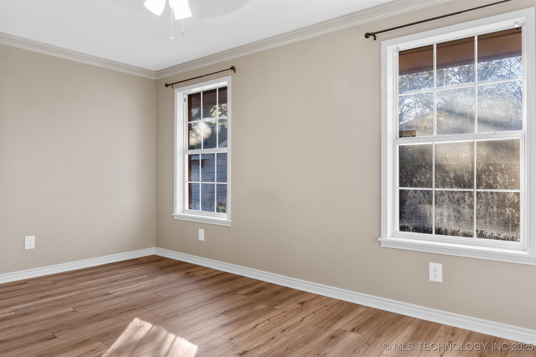 923 N 12th Avenue Property Photo 17