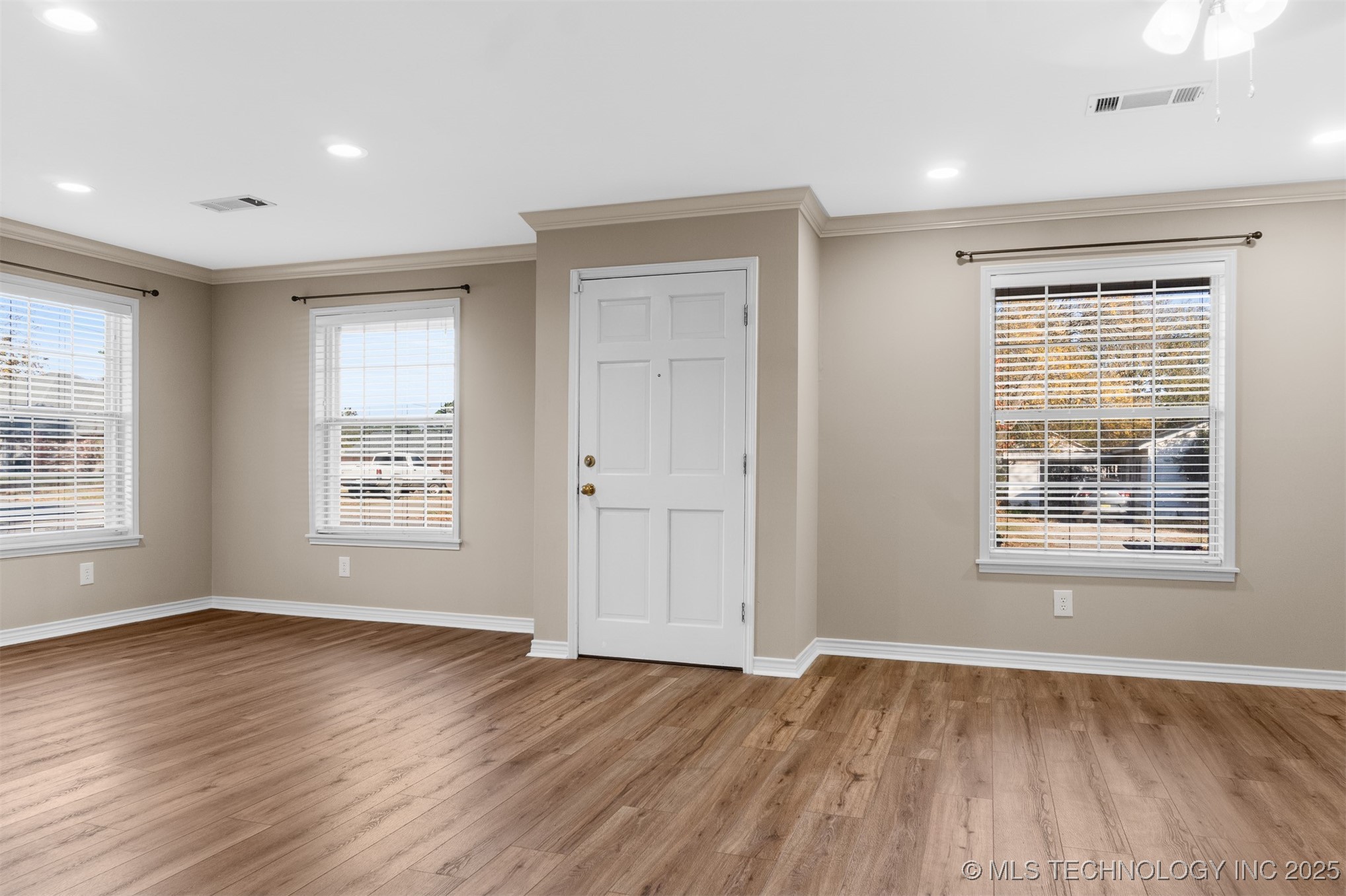 923 N 12th Avenue Property Photo 19