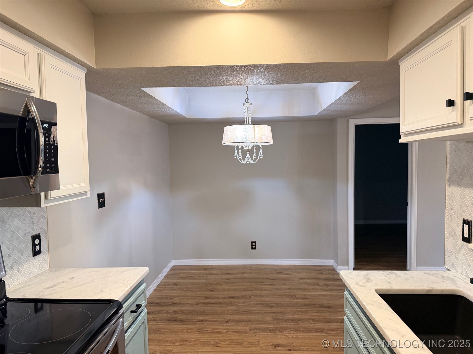 2834 E 90th Street 1802 Property Photo 4