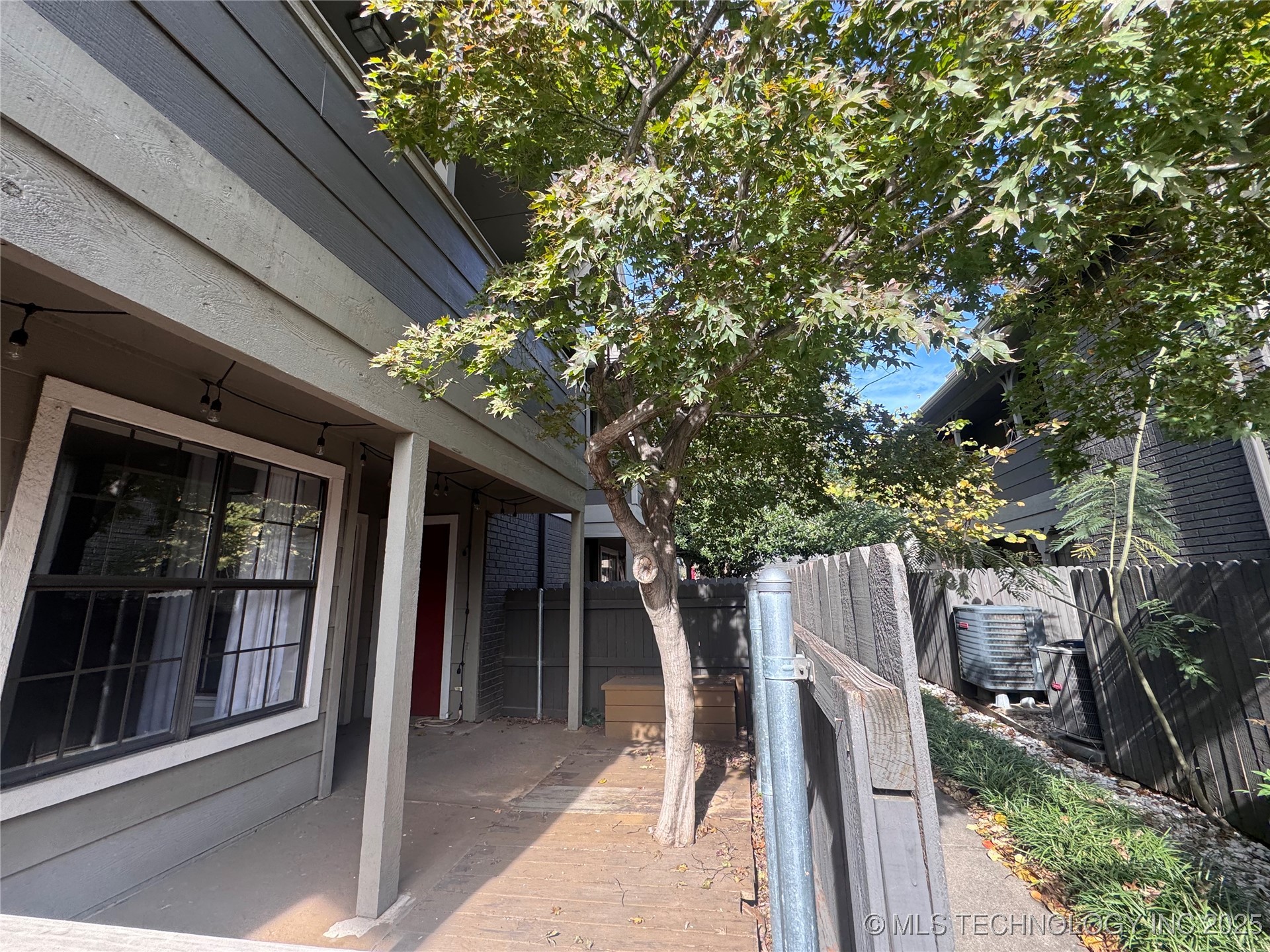 2834 E 90th Street 1802 Property Photo 13