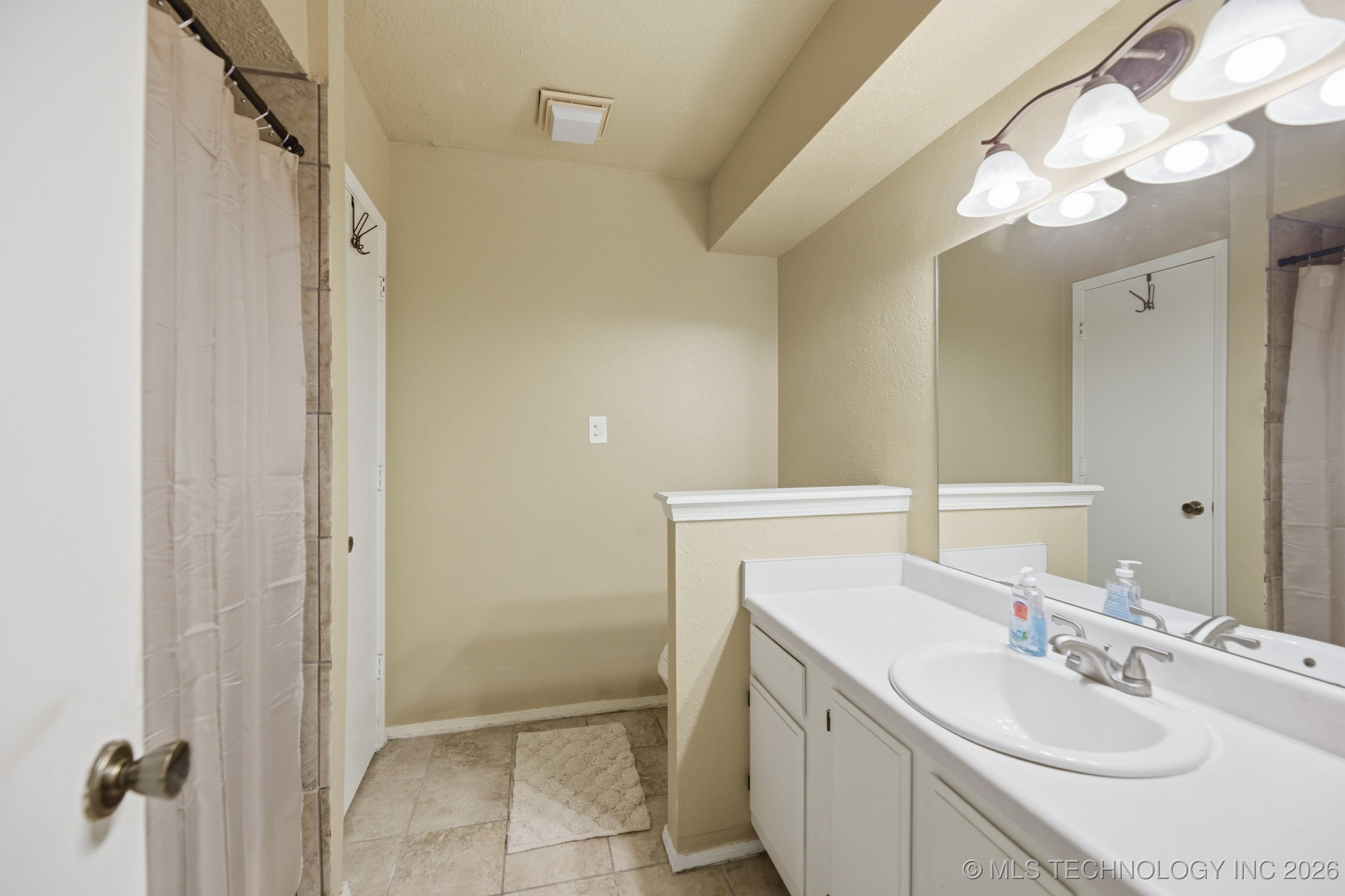 6526 S Memorial Drive 15c Property Photo 17