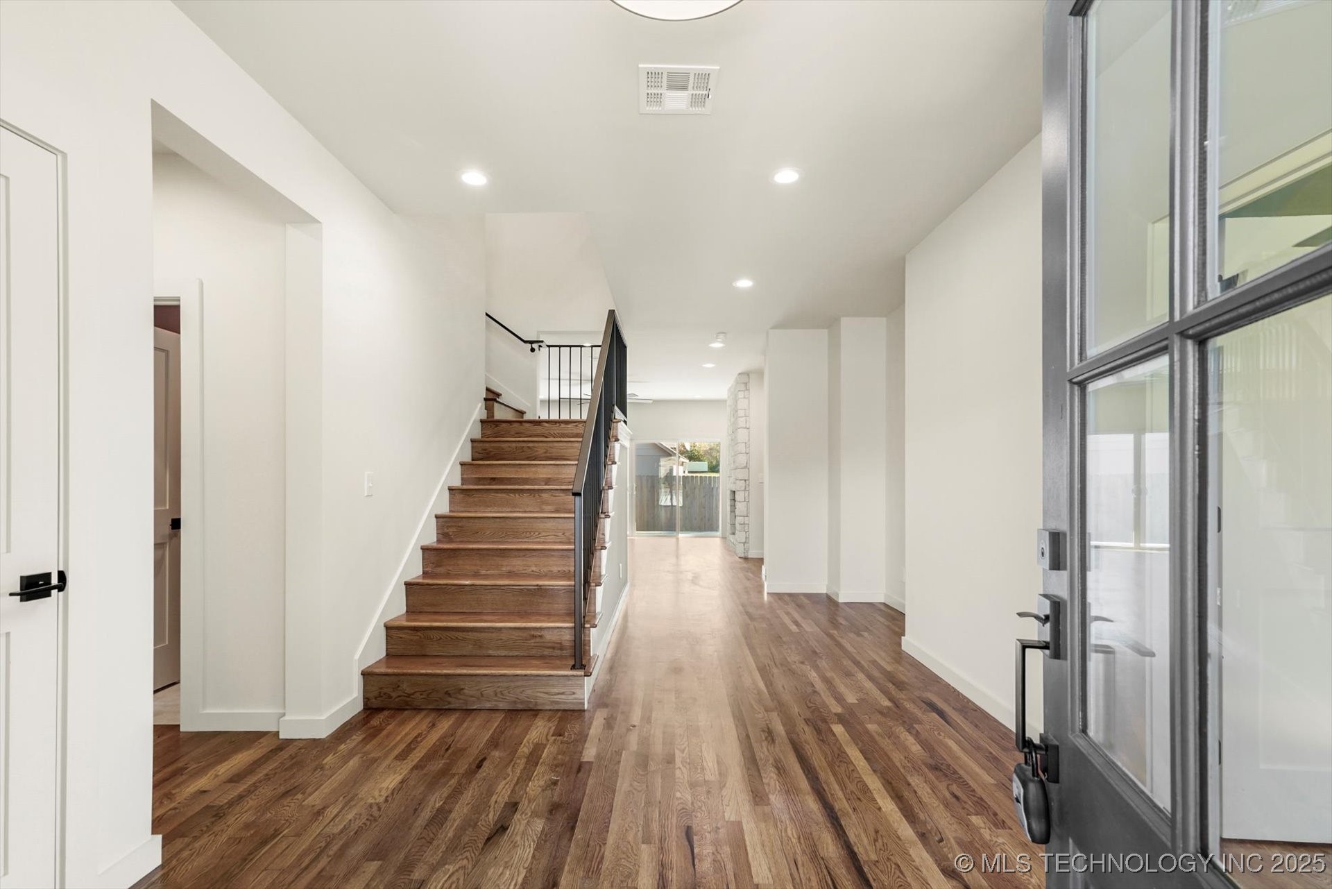 507 S Cedar Avenue Property Photo 2