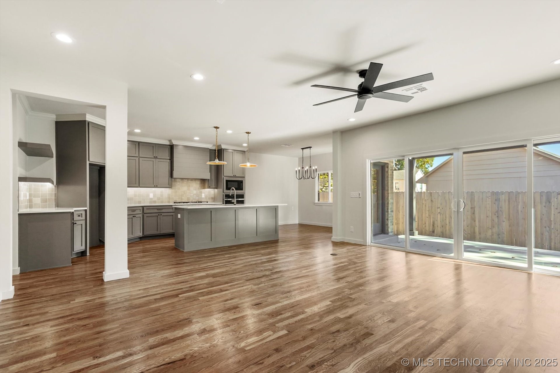 507 S Cedar Avenue Property Photo 4