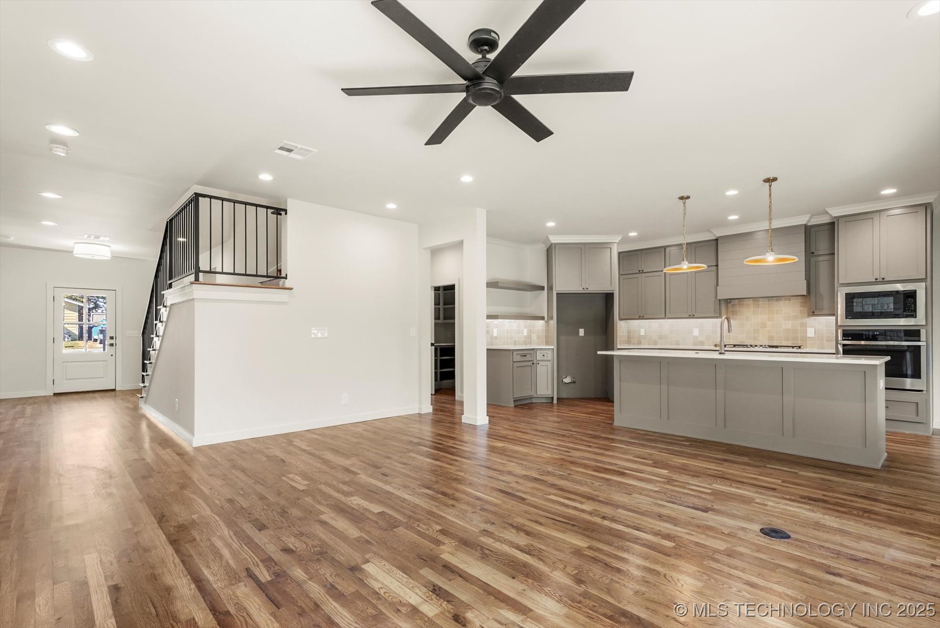 507 S Cedar Avenue Property Photo 7