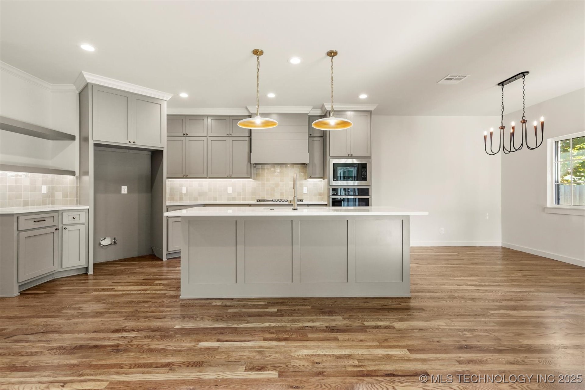 507 S Cedar Avenue Property Photo 8