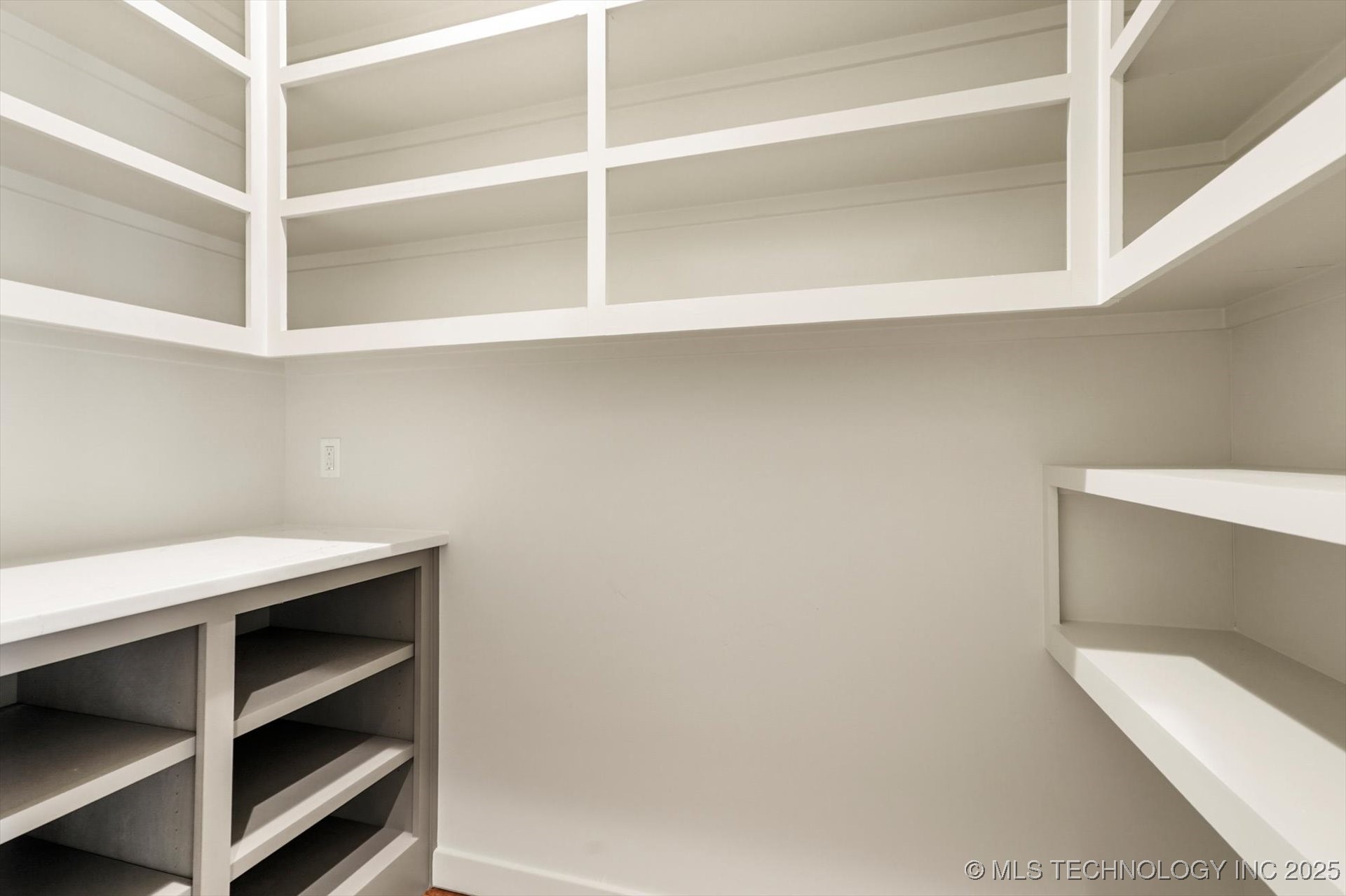 507 S Cedar Avenue Property Photo 12