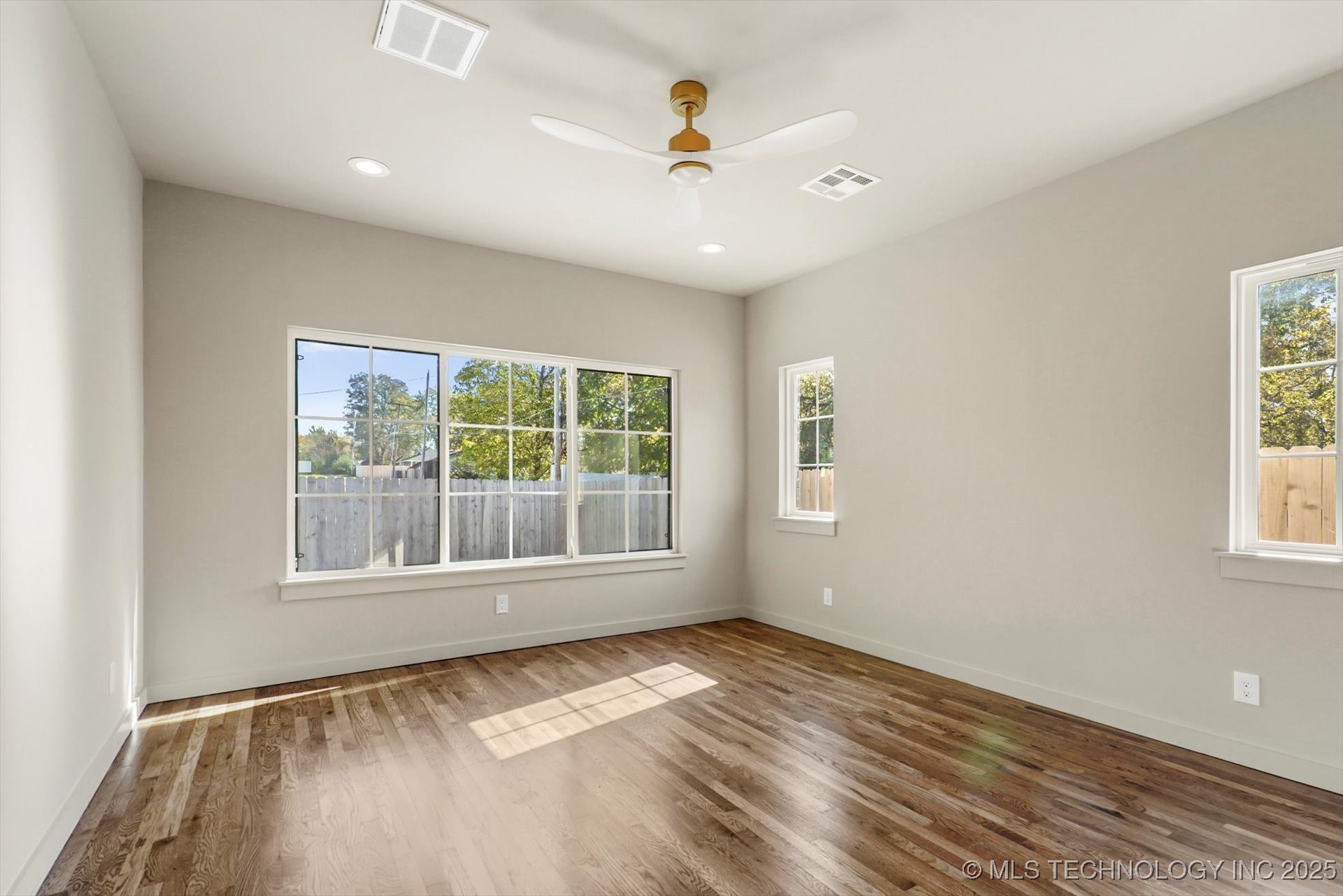 507 S Cedar Avenue Property Photo 13