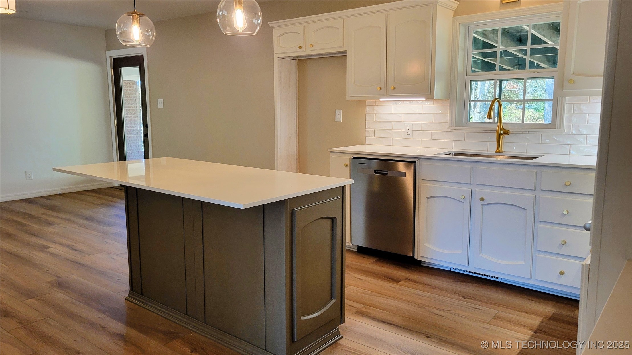 1811 S Broadway Boulevard Property Photo 11