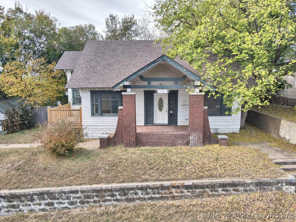 730 S Phoenix Avenue Property Photo 1