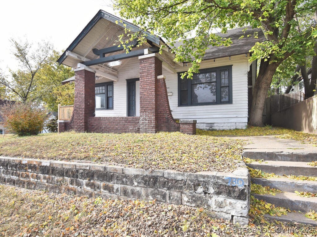 730 S Phoenix Avenue Property Photo 2