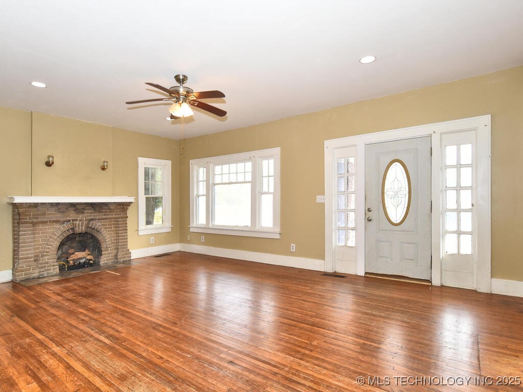 730 S Phoenix Avenue Property Photo 3