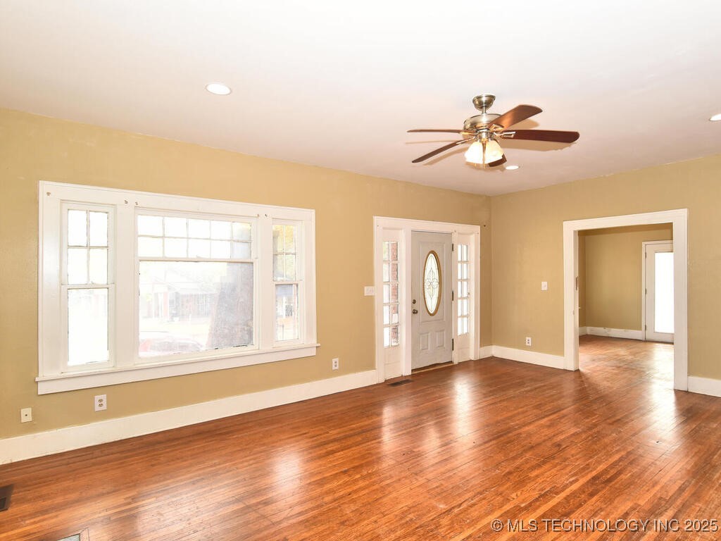 730 S Phoenix Avenue Property Photo 6