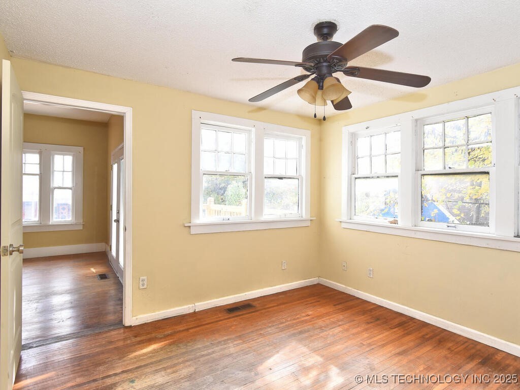 730 S Phoenix Avenue Property Photo 9