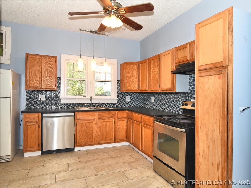 730 S Phoenix Avenue Property Photo 10