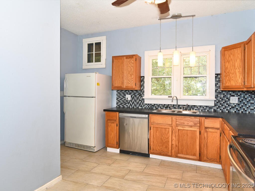 730 S Phoenix Avenue Property Photo 11