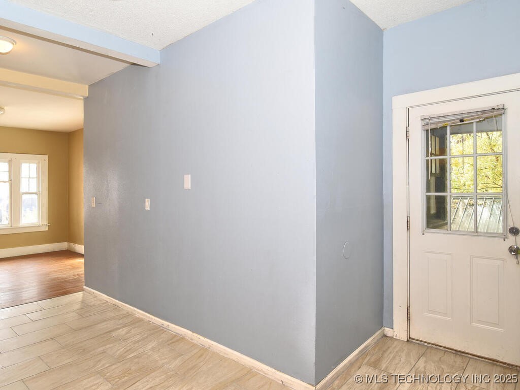 730 S Phoenix Avenue Property Photo 13