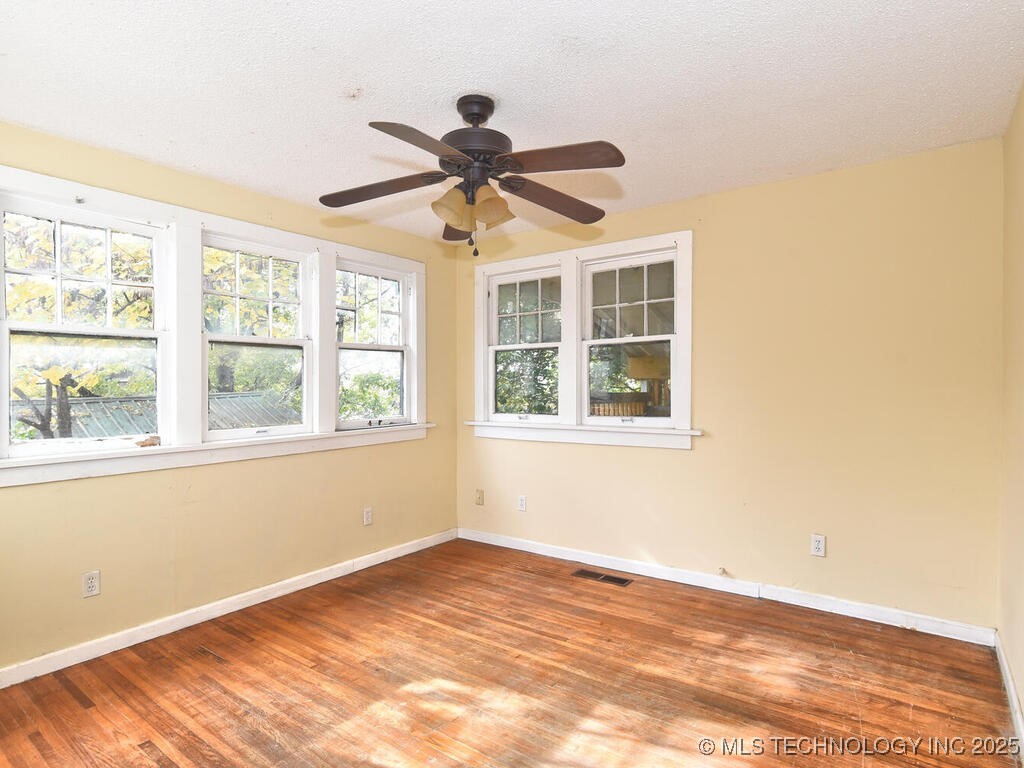 730 S Phoenix Avenue Property Photo 14