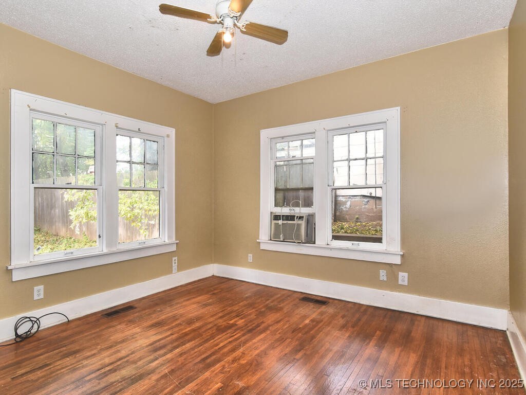 730 S Phoenix Avenue Property Photo 15